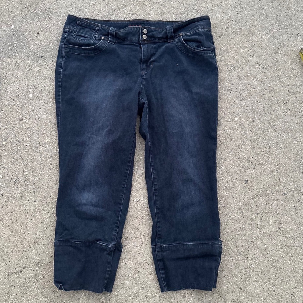 Elle Dark Wash Denim Capris - Black/Navy